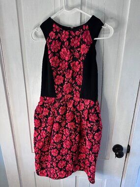 Carmen Marc Valvo Red & Black Floral Cocktail Dress with Pockets